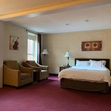 Royal Inn And Suites At Guelph Bagian luar foto