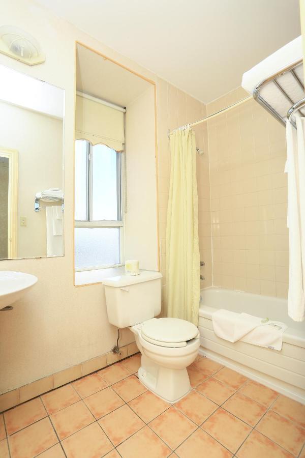 Royal Inn And Suites At Guelph Bagian luar foto