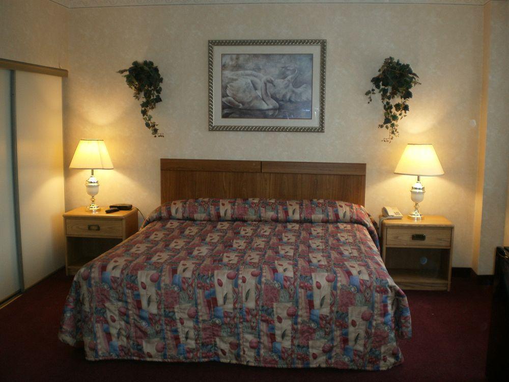 Royal Inn And Suites At Guelph Bagian luar foto