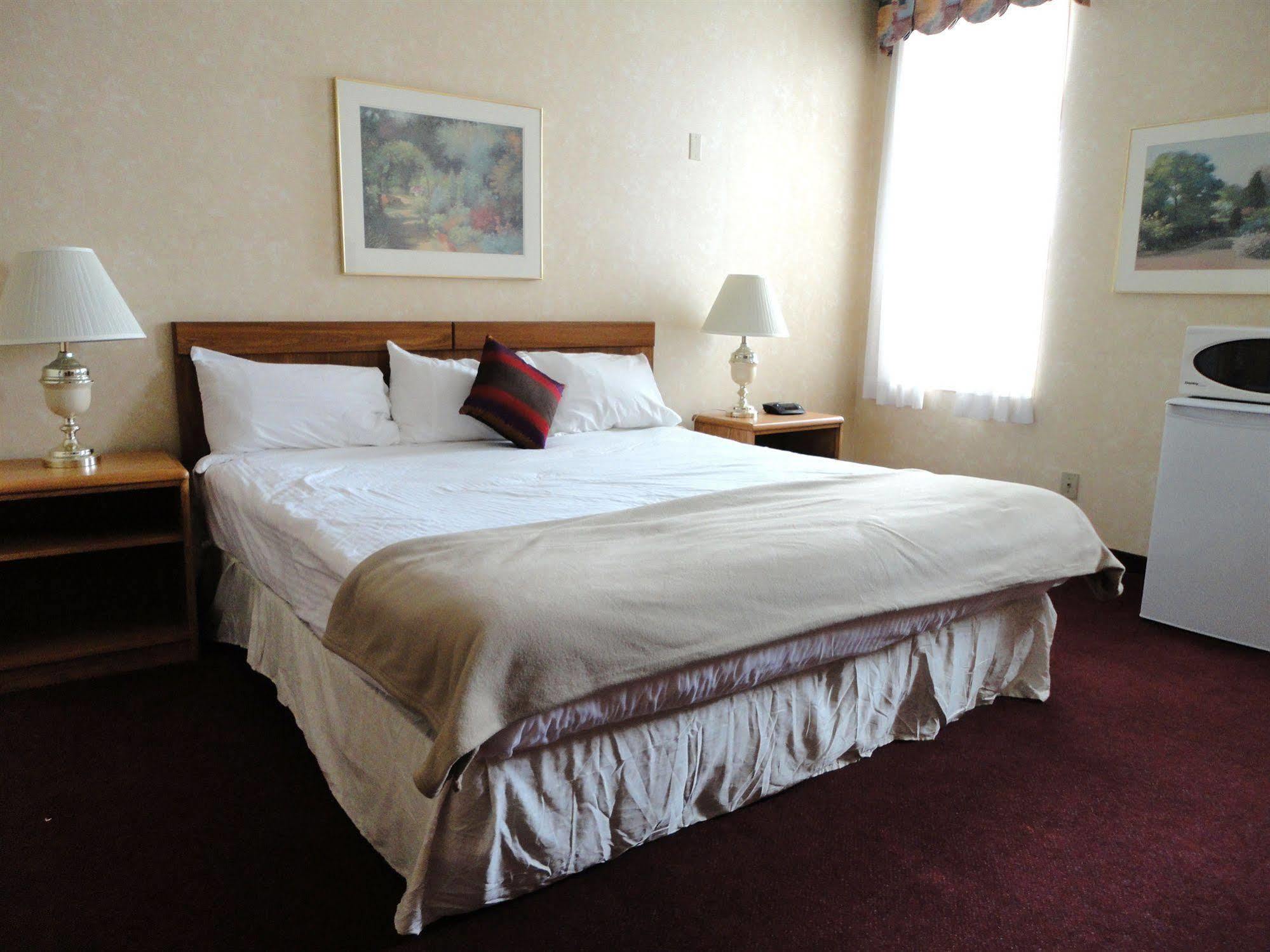 Royal Inn And Suites At Guelph Bagian luar foto