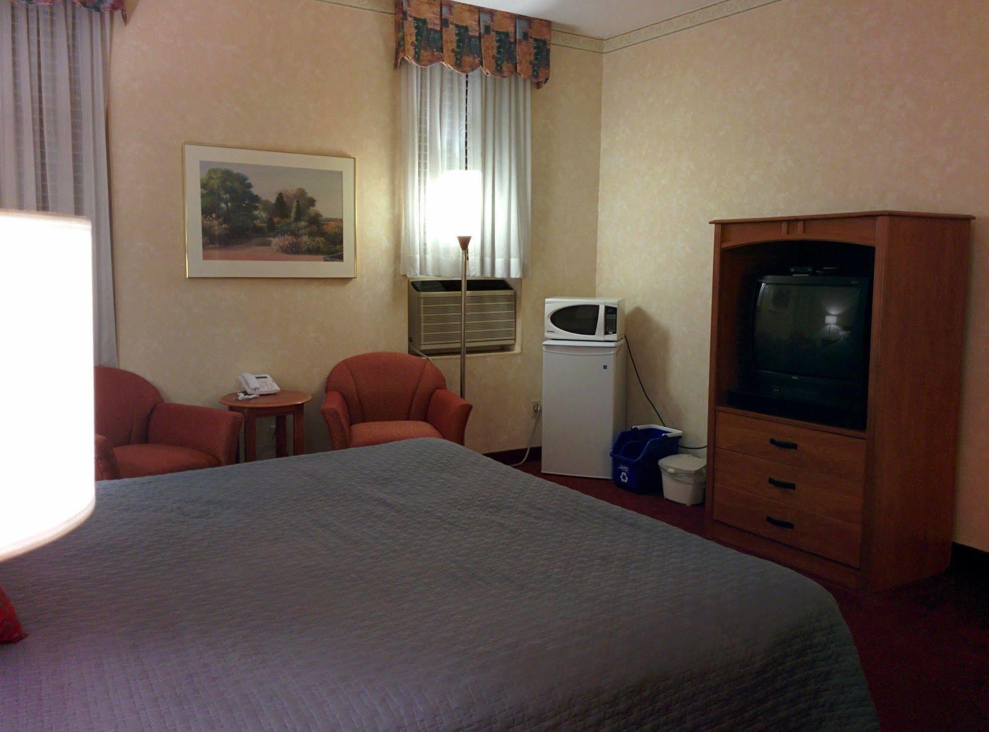 Royal Inn And Suites At Guelph Bagian luar foto
