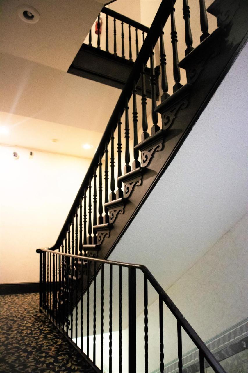 Royal Inn And Suites At Guelph Bagian luar foto