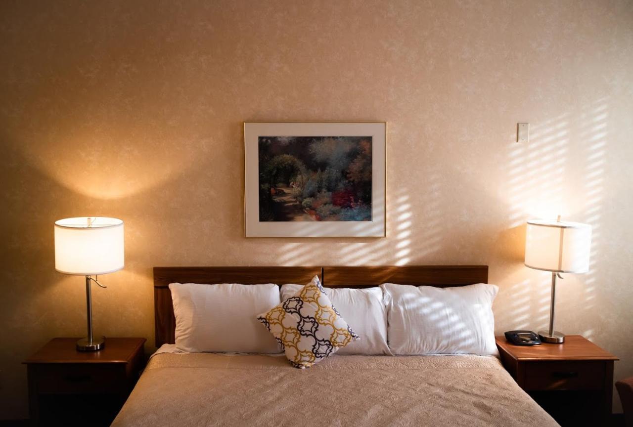 Royal Inn And Suites At Guelph Bagian luar foto