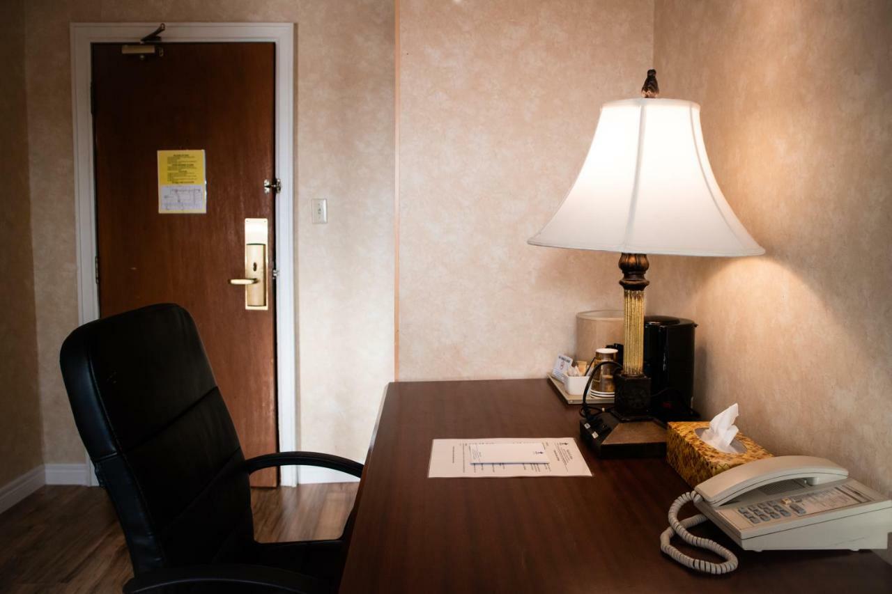 Royal Inn And Suites At Guelph Bagian luar foto